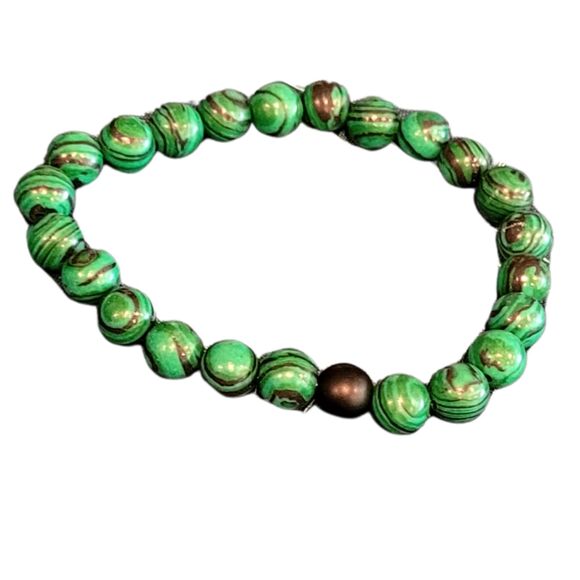 8mm Round Malachite with a single matte onyx bead stretch beaded bracelet - Picture 1 of 5